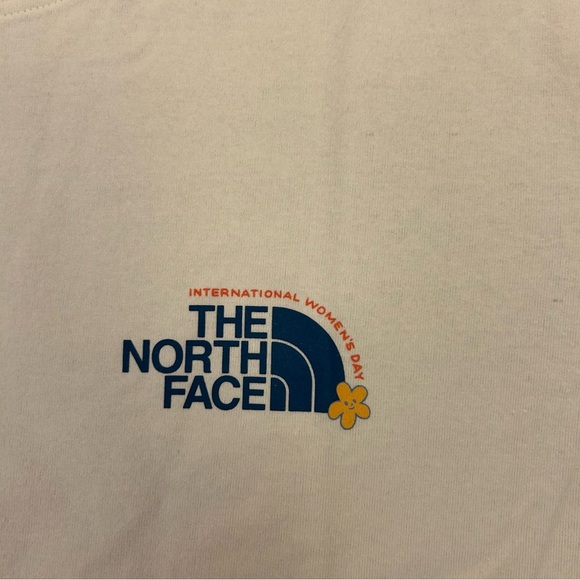 The North Face Women's White Tee Plus Size 2X Short Sleeves Crew Neck NWT $35 - Picture 5 of 16